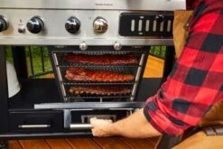 PIT BOSS Memphis Ultimate 4-in-1 Kombigrill, Schwarz, Stahl/Gusseisen, Smoker, Gas- Und Holzkohlegrill -Gartenladen 11 17311.jpg