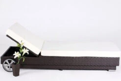 OUTFLEXX Sonnenliege, Braun, Polyrattan, 200x80x37,5cm, Inkl. Polster, Rückenlehne 4-stufig Verstellbar -Gartenladen 1337 03.jpg