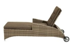 Ploß Rabida Comfort Rollliege, Champagner-meliert, Polyrattan, 198x68x44cm, Verstellbar, Hohe Sitzhöhe 38 Ploß Rabida Comfort Rollliege, Champagner-meliert, Polyrattan, 198x68x44cm, Verstellbar, Hohe Sitzhöhe -Gartenladen 17 20165.jpg