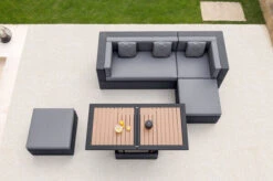 OUTFLEXX Loungemöbel-Set, Schwarz, Polyrattan, 5 Personen, Wasserfeste Kissenbox, Inkl. Loungetisch -Gartenladen 18226 BOX D 3 CGI.jpg