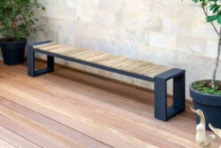 OUTFLEXX Kona Bank, Dark Grey/natur, Alu/recycled FSC®-Teak, 240x40x45cm, Rustikal Gebürstet, U-Gestell