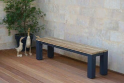 Ausgewählte Produkte 5 OUTFLEXX Oxford Bank, Dark Grey/natur, Alu/recycled FSC®-Teak, 170x40x45cm, Rustikal Gebürstet