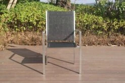 OUTFLEXX Stapelsessel, Schwarz, FSC-Teak / Edelstahl / Textilene, 63x57x93 Cm -Gartenladen 21670 2.JPG