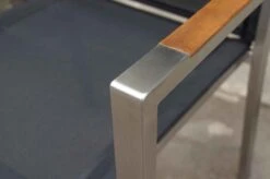 OUTFLEXX Stapelsessel, Schwarz, FSC-Teak / Edelstahl / Textilene, 63x57x93 Cm -Gartenladen 21670 4.JPG