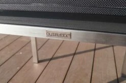 OUTFLEXX Stapelsessel, Schwarz, FSC-Teak / Edelstahl / Textilene, 63x57x93 Cm -Gartenladen 21670 8.JPG