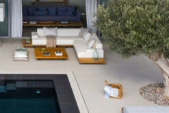 OUTFLEXX Icon Ecklounge, Natte/natur, Alu/Teak/Sunbrella, 4-5 Personen, Inkl. Loungetisch, Seitenablage Aus Teak -Gartenladen 23403 12.jpg