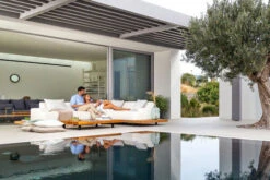 OUTFLEXX Icon Ecklounge, Natte/natur, Alu/Teak/Sunbrella, 4-5 Personen, Inkl. Loungetisch, Seitenablage Aus Teak -Gartenladen 23403 13.jpg