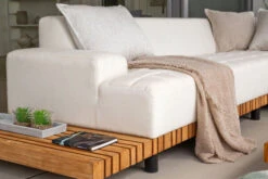 OUTFLEXX Icon Ecklounge, Natte/natur, Alu/Teak/Sunbrella, 4-5 Personen, Inkl. Loungetisch, Seitenablage Aus Teak -Gartenladen 23403 4.jpg