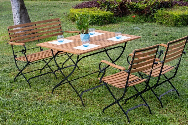 OUTFLEXX Sitzgruppe, Natur/schwarz, Stahl/FSC-Akazienholz, 120x80 Cm, 2 Klappstühle Mit Armlehnen, 2-Sitzer Bank, Pulverbeschichtet, Geölt 4 OUTFLEXX Sitzgruppe, Natur/schwarz, Stahl/FSC-Akazienholz, 120x80 Cm, 2 Klappstühle Mit Armlehnen, 2-Sitzer Bank, Pulverbeschichtet, Geölt – Bild 2