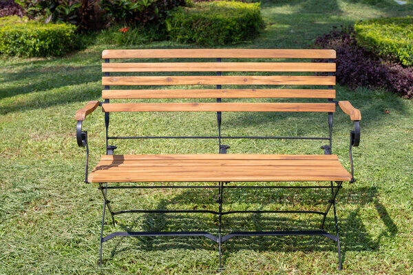 OUTFLEXX Sitzgruppe, Natur/schwarz, Stahl/FSC-Akazienholz, 120x80 Cm, 2 Klappstühle Mit Armlehnen, 2-Sitzer Bank, Pulverbeschichtet, Geölt 6 OUTFLEXX Sitzgruppe, Natur/schwarz, Stahl/FSC-Akazienholz, 120x80 Cm, 2 Klappstühle Mit Armlehnen, 2-Sitzer Bank, Pulverbeschichtet, Geölt – Bild 4