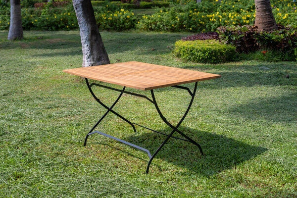 OUTFLEXX Sitzgruppe, Natur/schwarz, Stahl/FSC-Akazienholz, 120x80 Cm, 2 Klappstühle Mit Armlehnen, 2-Sitzer Bank, Pulverbeschichtet, Geölt 8 OUTFLEXX Sitzgruppe, Natur/schwarz, Stahl/FSC-Akazienholz, 120x80 Cm, 2 Klappstühle Mit Armlehnen, 2-Sitzer Bank, Pulverbeschichtet, Geölt – Bild 6