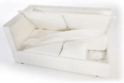 OUTFLEXX 2-Sitzer Ecksofa, Weiß, Polyrattan, 145x85x70cm, Armlehne Re, Inkl. Polster, Wasserfeste Kissenbox -Gartenladen 2 2511 4 BOX.jpg