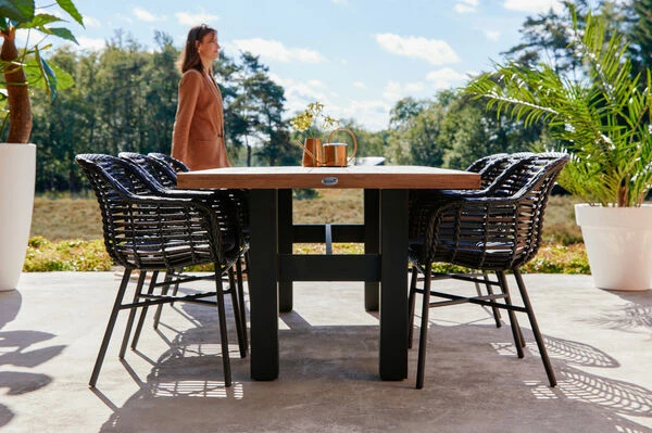 HARTMAN Yasmani / Cecilia Set, Schwarz/vintage Brown, Alu/Teakholz/Polyrattan, 6 Diningsessel, 240x100cm 5 HARTMAN Yasmani / Cecilia Set, Schwarz/vintage Brown, Alu/Teakholz/Polyrattan, 6 Diningsessel, 240x100cm – Bild 3