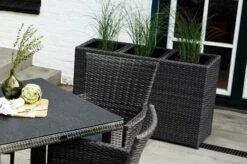 Ploß Rocking Pflanzgefäß, Grau/braun-meliert, Polyrattan, 113x40x70 Cm, Mit 3 Kunststoffeinsätzen -Gartenladen 4 20158.jpg