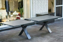 HARTMAN Sondermodell Xanadu / Aruba Sitzgruppe, Xerix/anthrazit, Alu/Glaskeramik, 6 Stapelsessel, 220/280x100cm -Gartenladen 5 21136.jpg