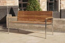 OUTFLEXX Gartenbank, FSC-Teakholz/Edelstahl, 3-Sitzer, 160x55x80cm -Gartenladen 6 13536.jpg