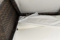 OUTFLEXX 2-Sitzer Ecksofa, Braun Marmoriert, Polyrattan, 145 X 85 X 70 Cm, Wasserfeste Kissenbox, Armlehne Li. 19 OUTFLEXX 2-Sitzer Ecksofa, Braun Marmoriert, Polyrattan, 145 X 85 X 70 Cm, Wasserfeste Kissenbox, Armlehne Li. -Gartenladen 7 15734 3 BOX.jpg