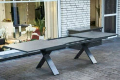 HARTMAN Sondermodell Xanadu / Aruba Set, Xerix/anthrazit, Alu/Glaskeramik, 2 Stapelsessel, 8 Multipos, 220/280x100cm 17 HARTMAN Sondermodell Xanadu / Aruba Set, Xerix/anthrazit, Alu/Glaskeramik, 2 Stapelsessel, 8 Multipos, 220/280x100cm -Gartenladen 7 21131.jpg