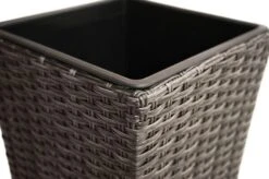 Ploß Rocking Pflanzgefäß, Grau/braun-meliert, Polyrattan, Konisch, 28x28x60 Cm, Kunststoffeinsatz 18 Ploß Rocking Pflanzgefäß, Grau/braun-meliert, Polyrattan, Konisch, 28x28x60 Cm, Kunststoffeinsatz -Gartenladen 8 18199.jpg